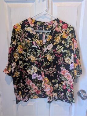 Zara Black Floral Button-Front V-Neck Blouse